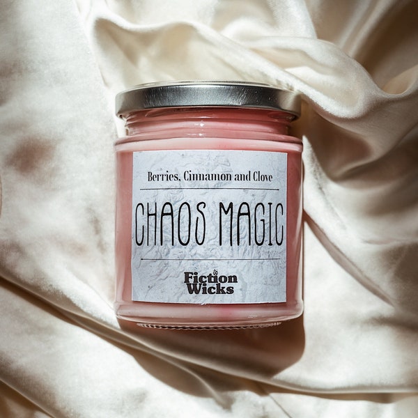 Magie du chaos | Bougie inspirée de Wanda Maximoff || bougie rouge | Parfum prune et cèdre | Pinterest tiktok Décoration d'intérieur | Cadeau rat de bibliothèque nerd