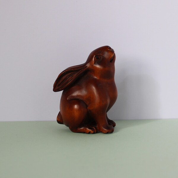 Beautiful boxwood netsuke showing a Hare, Hand carved rabbit figurine, Fine collectable wood carving, Lovely gift