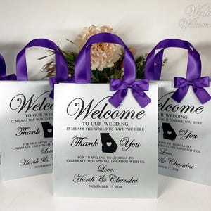 Custom Destination Wedding Welcome Bags: Mint & White with Satin Bow zdjęcie 4