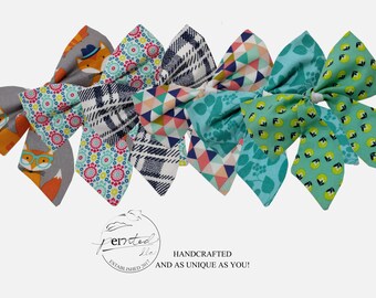 Corbata adecuada: Una pajarita extragrande para mascotas, hecha a mano y disponible en varios estampados. Un diseño original de peInted llc.