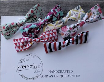 Pajarita Straight Shooter: Una pajarita para mascotas delgada, hecha a mano y disponible en varios estampados.