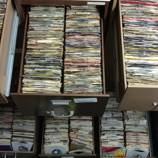 Pick ANY (10) 45 rpm JUKEBOX Records for 19.99 50's 60's 70's 80's Pop Rock Soul Country Titles (P-Z) 1000's of Song Titles Updated 4/12/24