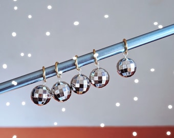 Marcadores de puntos con forma de bola de discoteca, juego de 5, con aro o clavija, para tejer o hacer ganchillo.
