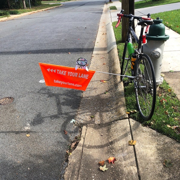 Drapeau de sécurité pour vélo réglable de trois pieds Take Your Lane