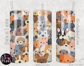 Op de afbeelding: Een naadloos patroon van cartoonhonden en katten in verschillende kleuren en poses. Het patroon wordt herhaald op drie heldere bekers met deksels en rietjes. De bekers zijn voor sublimatie.