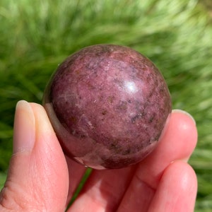 40mm RHODONITE SPHERE - Natural Crystal Ball - Polished Stone - Healing Crystal - Meditation Stone - Gift - Display - 121g