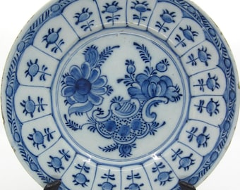 Antique Dutch Delft glazed ceramic plate / dish 1700s Wanli style Hand painted floral decor Blue & white pottery Chinoiserie Made in Holland
