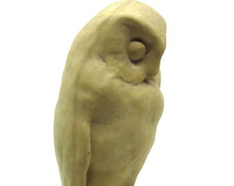 Escultura antigua de búho de yeso patinado grueso, de Sven Boberg, Suecia, 1907. Estatua de ave de estilo Art Nouveau, inspirada en la naturaleza nórdica. Hecha en Uppsala, Suecia.
