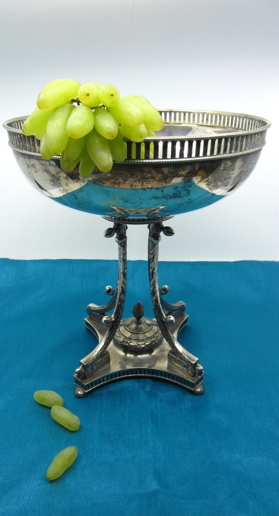 Grande portafrutta / centrotavola vintage svedese CG Hallberg placcato in  argento Stile impero Design neoclassico Magnifica decorazione da tavola -   Italia