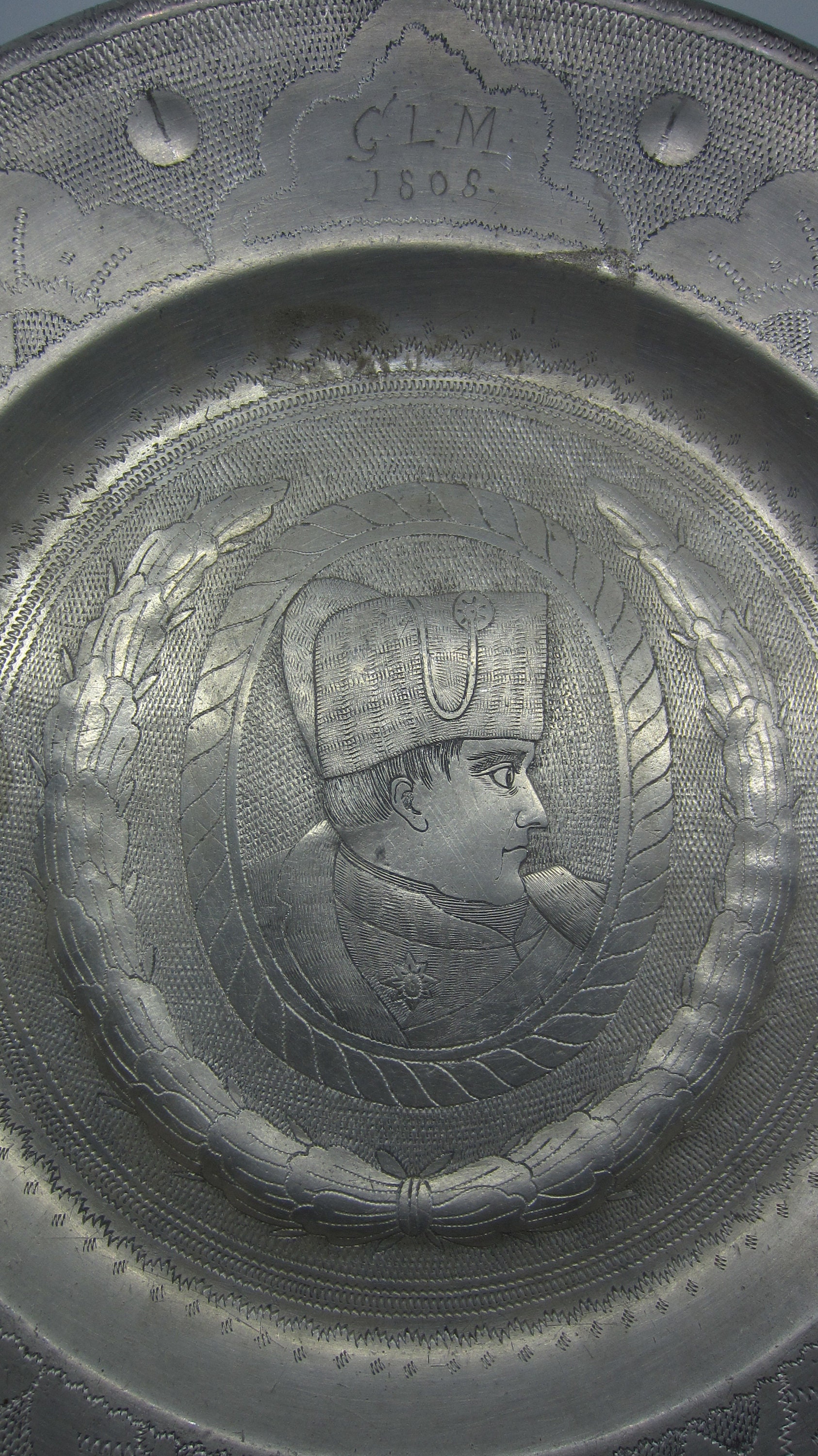 Important plat en étain NAPOLEON BONAPARTE Important plat en étain NAPOLEON BONAPARTE