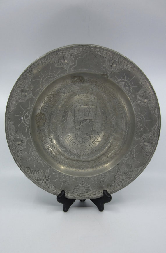 18th Century French Pewter Plate with Portrait of Napoleon 18th Century French Pewter Plate with Portrait of Napoleon