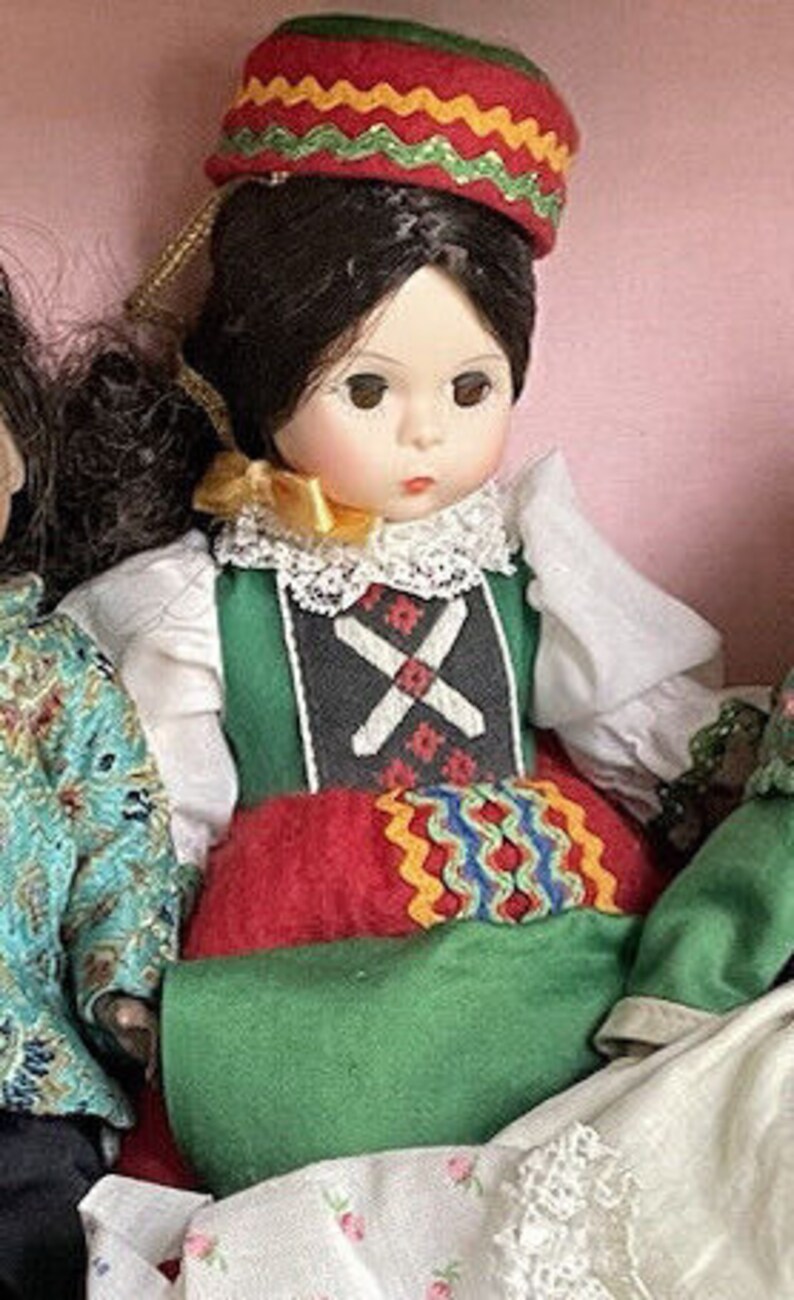 International Czechoslovakia : Madame Alexander Dolls image 4