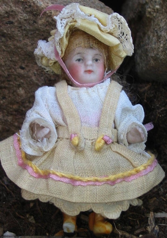 Kestner - Trunk - Small Doll - Antique - Embroidered Yellow Dress