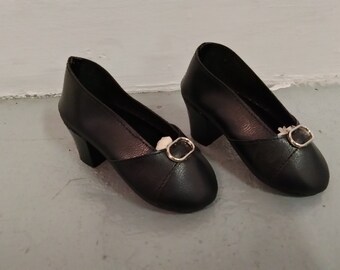 Chaussures noires à talons hauts avec boucle à la pointe. SWETHEEL-B105