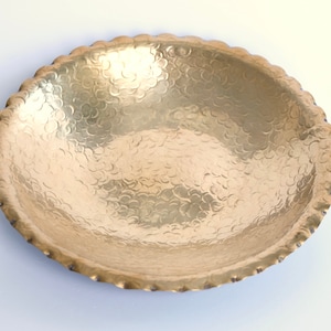 Large luxurious vintage tray - bowl made of solid brass! Bauhaus artist design hand-crafted and hammered! Absolutely unique