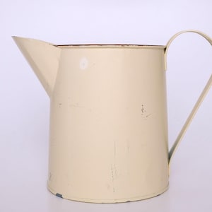 Vintage 50s Jug Tin Metal Pastel Yellow Eggshell Kitchen Decoration Cottage Core Country House Farmhouse Planter Plant Pot