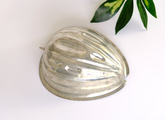 Hübsche französische Schokoladenform Osterei Form Ostern Schokolade Nuss belgisch Vintage Antik Wanddeko Wandbehang Küchendekoration decor