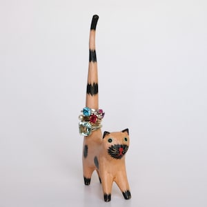 Soporte de madera para anillos con forma de gato vintage, hecho a mano, tallado para joyas, bandeja para joyas, expositor para animales (II)