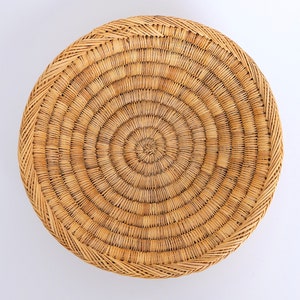 Vintage straw rattan weave wall plate bowl plate fruit basket decorative plate storage tray wicker tray hand woven unique decoration