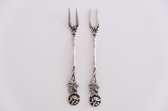 Echt Silber antik Besteck Set: 2 Hors d 'oeuvres Gabeln Jugendstil antik Hildesheimer Rose // gepunzt 800 // Vorlegegabel Gabel Käsegabel