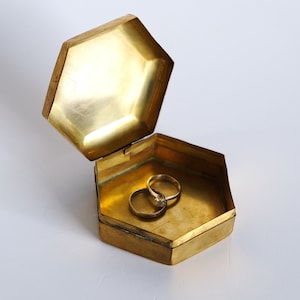 Art Deco Hexagon Box Messing Dose Schatulle Kästchen Rarität jewelry casket  eclectic antique vintage decor decoration
