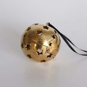 Vintage mosiężna kula zapachowa LED świecznik latarnia do zawieszania kadzideł lampa zapachowa lampa zapachowa dyfuzor potpourri ozdoba świąteczna