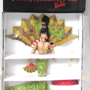 MIB NRFB Impresionante diosa de fantasía de Asia Mattel 1998 Bob Mackie Barbie
