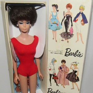 Beautiful Vintage Brunette Bubblecut Barbie In Original Box #850