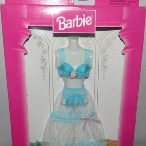 Mint In Box & NRFB Barbie „Dessous #18092 Fashion Avenue Ensemble ca. 1997