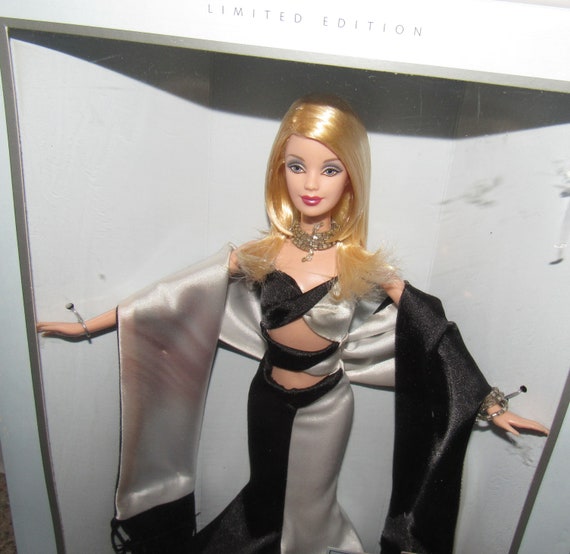 MIB NRFB Stunning L.E Noir Et Blanc Barbie Mattel 