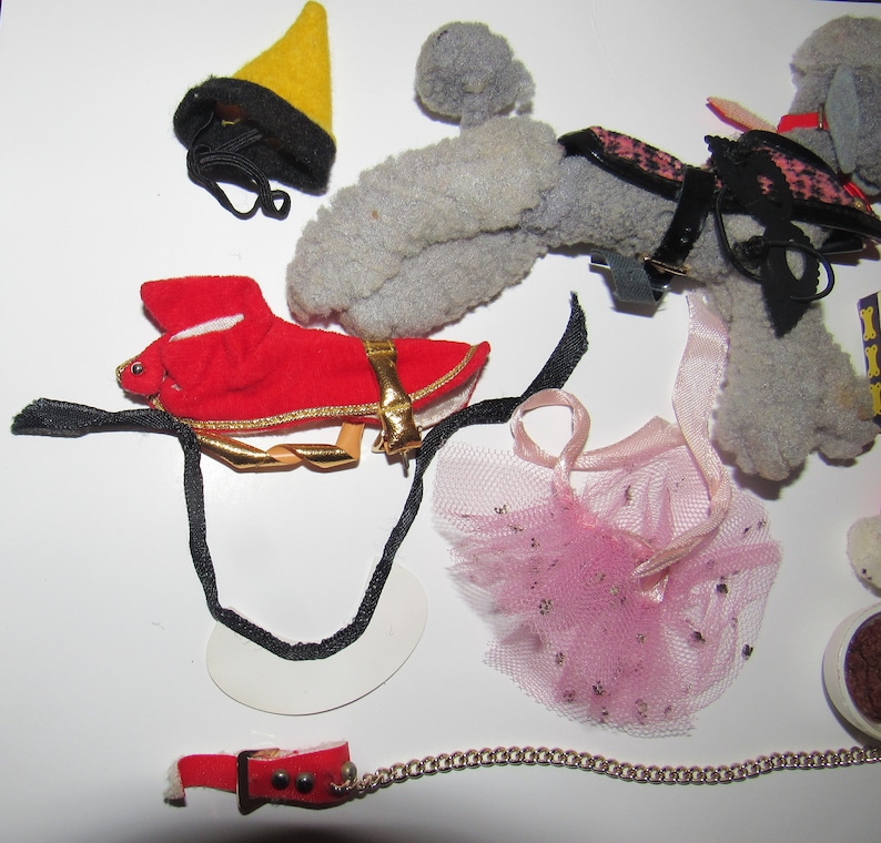 Barbie Pet Dog N Duds #1613 – Caniche Gris Avec Laisse, Vintage Japon 1960s