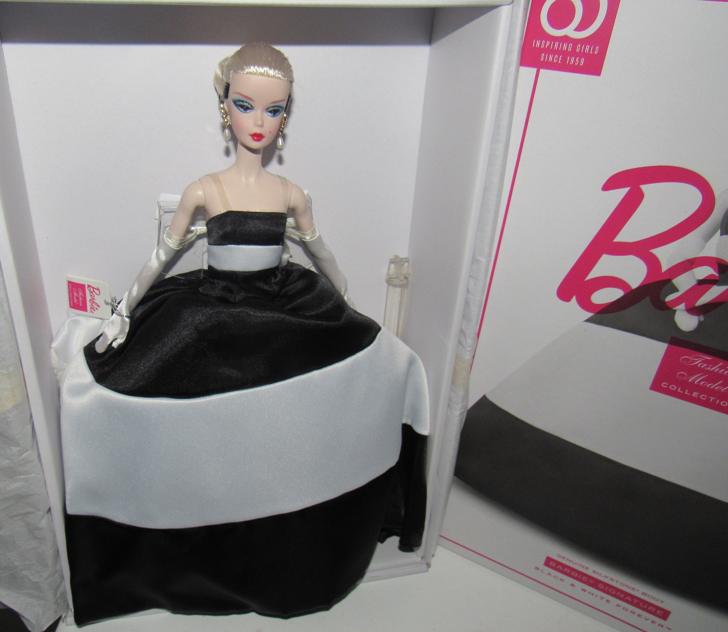 MIB & NRFB Stunning Silkstone Barbie MIB & NRFB Stunning Silkstone Barbie