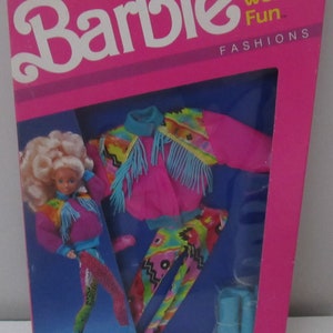 Menta en caja y NRFB Barbie Western Fun Fashions #9953 Circa 1989