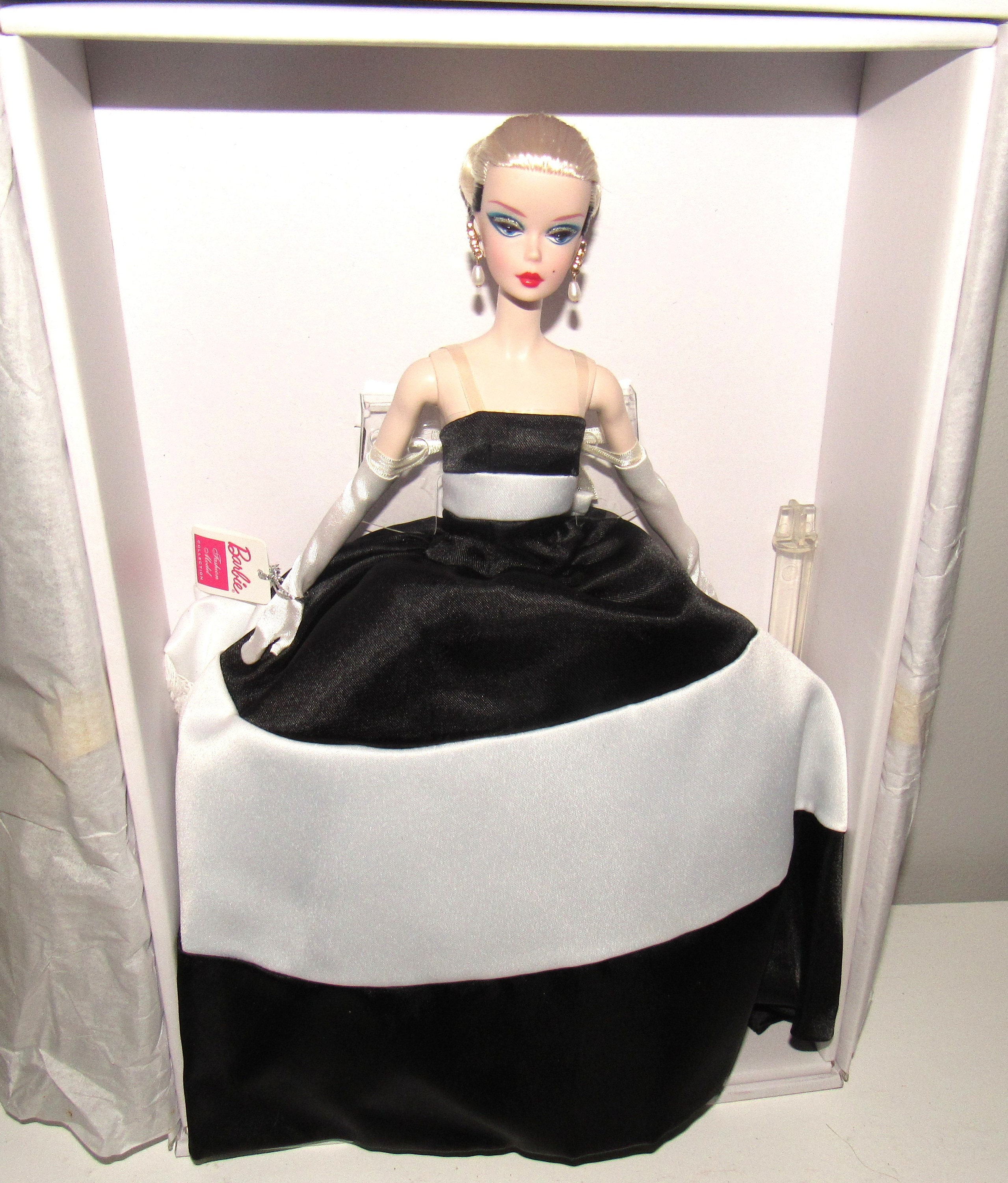 MIB & NRFB Stunning Silkstone Barbie 