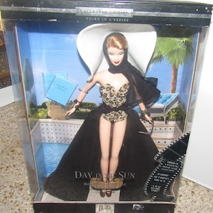 MIB & NRFB Stunning &quot;Day In The Sun Barbie #26925&quot; Hollywood Movie Star Collection Circa 2000