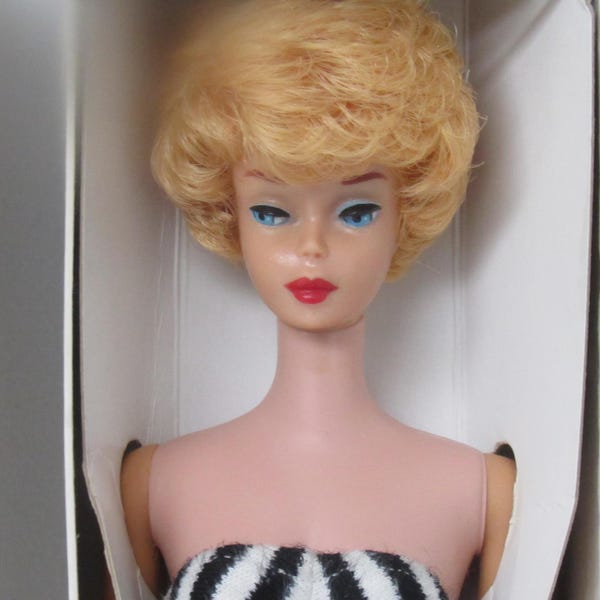 Stunning Vintage  1st Edition Bubblecut Barbie In Original Box #850 W/Wrist tag