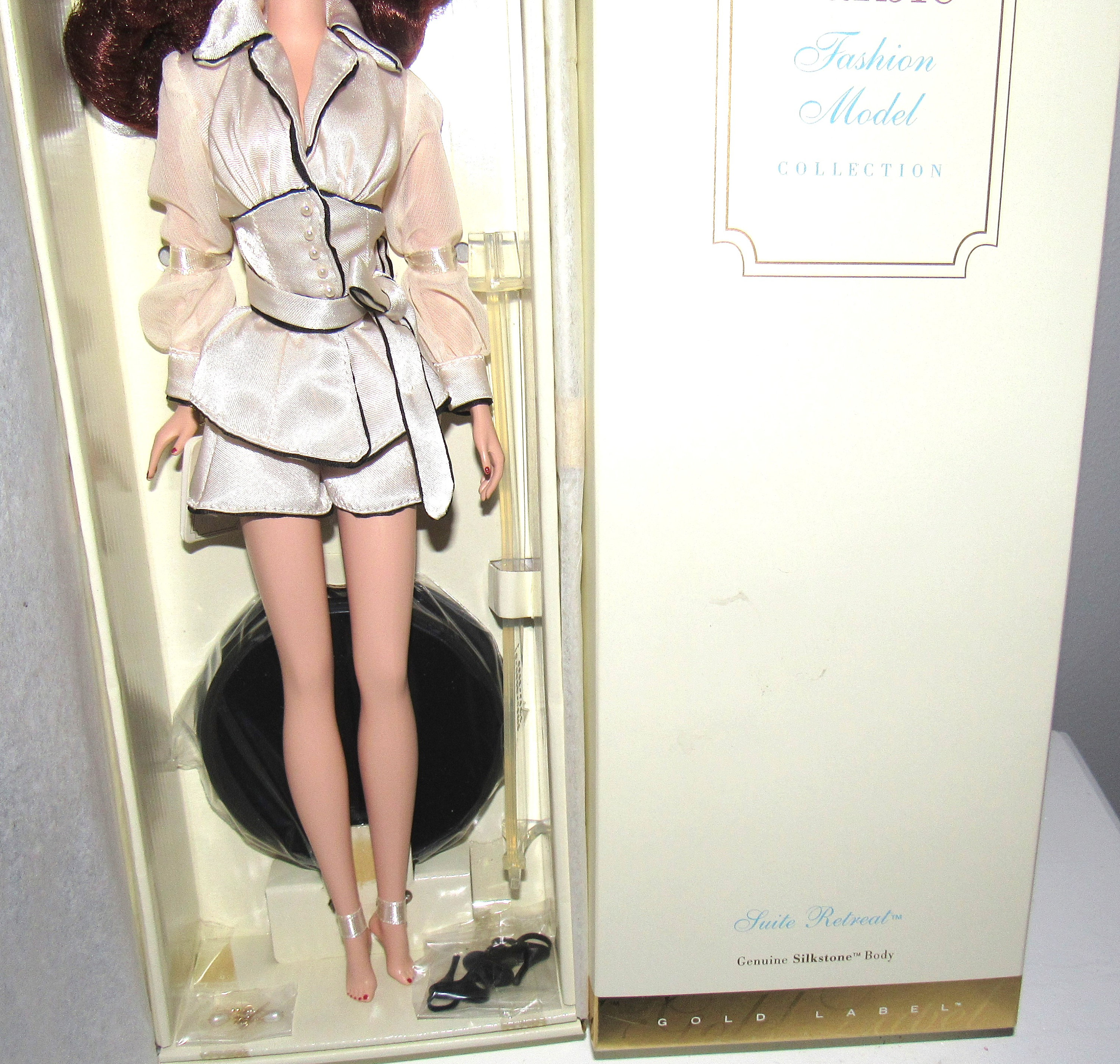 BARBIE silkstone SUITE RETREAT 2004 relookée tenue + chaussures