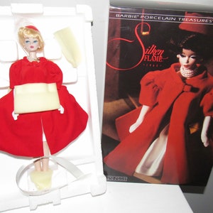 MIB NRFB vintage L.E. Reproduction Barbie en porcelaine n° 1249 avec flammes soyeuses avec certificat d'authenticité, vers 1992