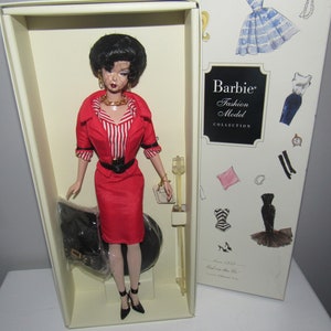 MIB & NRFB Stunning Silkstone Barbie &quot;Gal On The Go #N5021&quot;