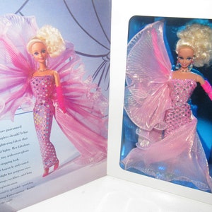 MIB y NRFB Impresionante "Evening Extravaganza Barbie #11622" Circa 1993 Classique