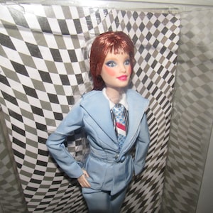 MIB NRFB Bowie Barbie Signatures Barbie #GXH59
