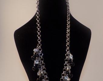 Collar blanco y negro