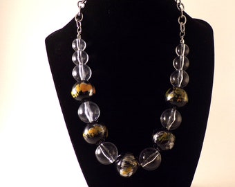 Collar blanco y negro