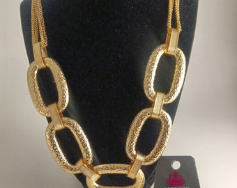 Collar de oro con pendientes a juego