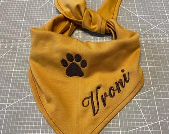 Hundehalstuch mit Tatze+Namen bestickt