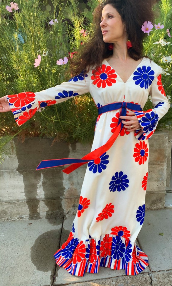 Vintage 1960s// Miss Magnin at I. Magnin// Flower