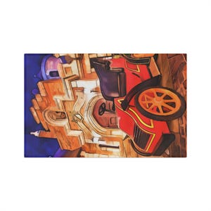 Könnte beinhalten: Ein rotes Oldtimer-Auto mit schwarzem Verdeck und gelben Akzenten steht vor einem Gebäude mit einem großen, gewölbten Tor. Das Auto hat ein großes, rundes, orangefarbenes Rad, das sichtbar ist. Das Gebäude ist aus Stein und hat einen blauen Himmel im Hintergrund.