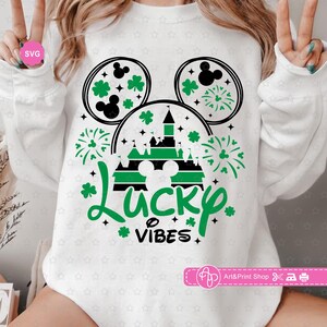 Castelo de vibrações da sorte do rato Svg para cricut, Feliz dia de São Patrício Svg, Orelhas de rato Svg, Trevo Svg, Lucky Svg, Garoto sortudo Svg