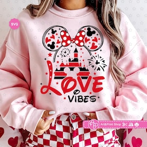 Vibraciones de amor de chica ratón Svg, Svg de amor, Svg de orejas de ratón, Svg del día de San Valentín, Svg de mamá de corazón, Svg de camiseta de San Valentín