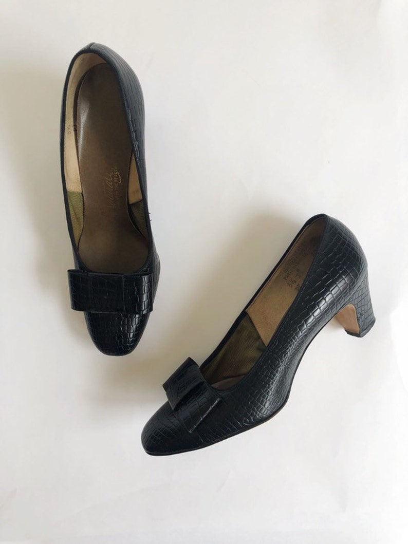naturalizer black pumps